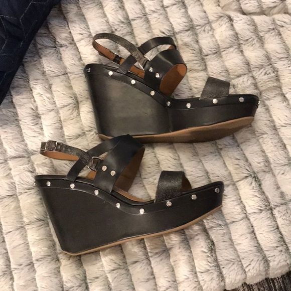 Cute black Dolce Vita wedges - Picture 2 of 5